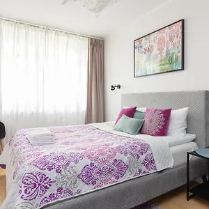 wincentego-colorful-apartment.warsawhotelspoland.com/